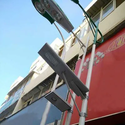 太阳能锂电池路灯对比普通路灯 — 查看产品